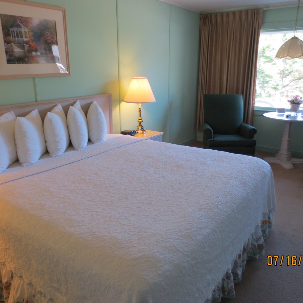 Highbrook Motel - king bed - Hotels Near Me - Bar Harbor, Maine Highbrook Motel - king bed - Hotels Near Me - Bar Harbor, Maine