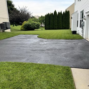 York Asphalt & Sealcoat - Complete drive AFTER repairs and sealed - Masonry/Concrete Near Me - Spring Grove, Pennsylvania
