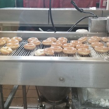 Krispy Kreme - Ohhh yeaaaaah glazy glaze - Donuts Near Me - Orlando, Florida