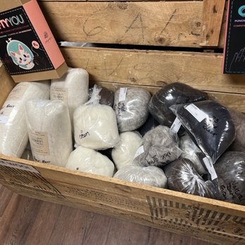 Real Wool Shop - Roving - B&W - Knitting Supplies Near Me - Carleton Place, Ontario