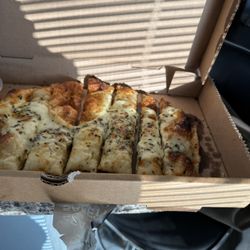 Different Dough Pizza - Cheesy Breadsticks