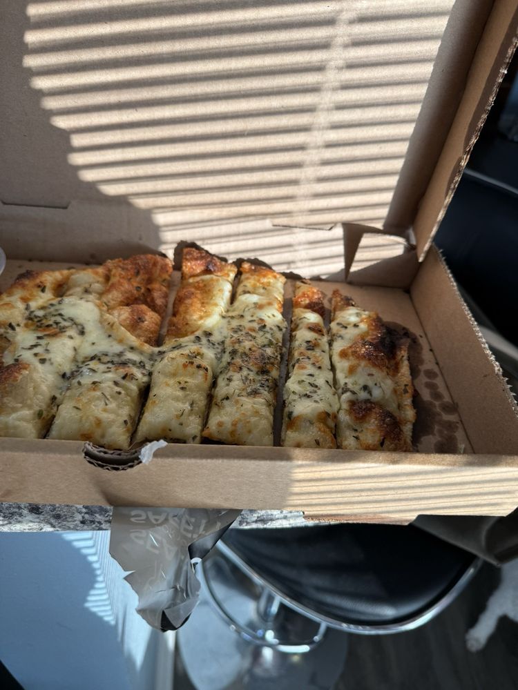 Different Dough Pizza Logo