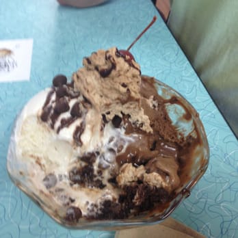Lofty Pursuits - The chocolate brownie sundae - Ice Cream & Frozen Yogurt Near Me - Tallahassee, Florida