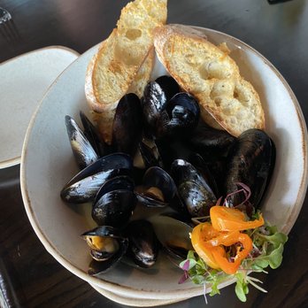 Pineapples - Mussel's app - Bars Near Me - Melbourne, Florida