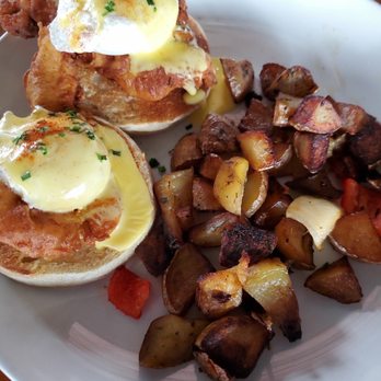 Colette - Southern fried chicken benedict - Breakfast & Brunch Near Me - Pasadena, California