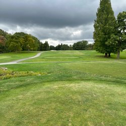 Manakiki Golf Course - Blustery fall weather greets the Fall Sunday afternoon golfer!  Rain in the clouds, but little effect