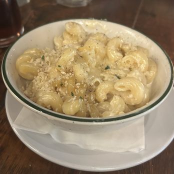 Hart & Crown Tavern - Smoked Gouda Mac N Cheese - British Near Me - Madison, Georgia Hart & Crown Tavern - Smoked Gouda Mac N Cheese - British Near Me - Madison, Georgia