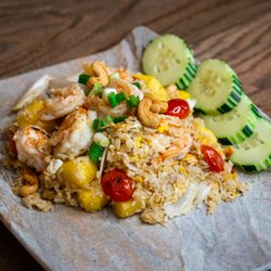 Goi Express Thai - Chicken & shrimp pineapple fried rice w/ roasted cashews