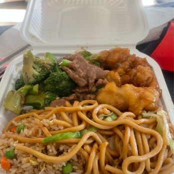 Hunan Kitchen - orange chicken, beef and broccoli with vegetable fried rice and chowmein. - Cantonese Near Me - Rohnert Park, California Hunan Kitchen - orange chicken, beef and broccoli with vegetable fried rice and chowmein. - Cantonese Near Me - Rohnert Park, California