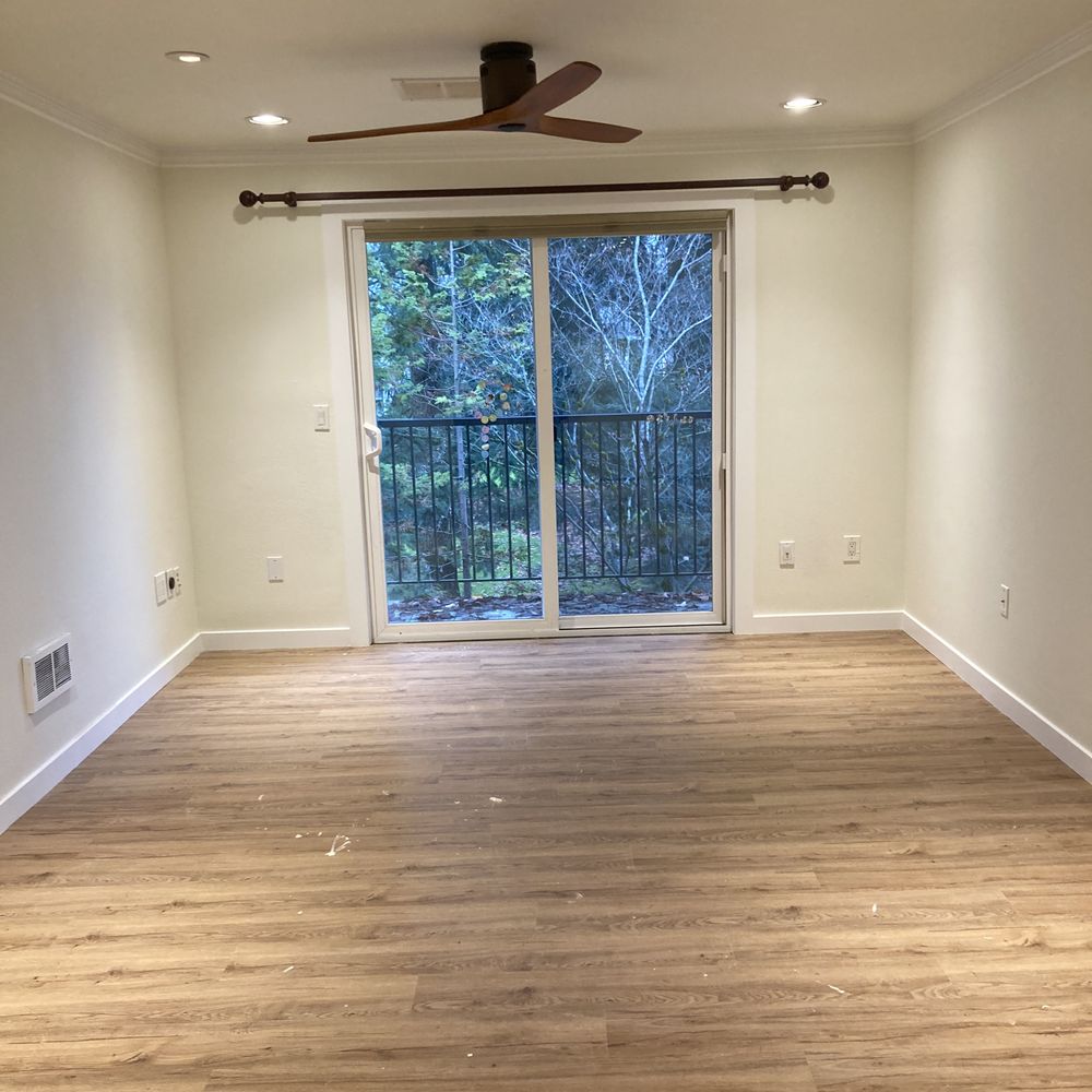 Baurer Construction & Flooring - Living Room - Flooring Near Me - Gresham, Oregon Baurer Construction & Flooring - Living Room - Flooring Near Me - Gresham, Oregon