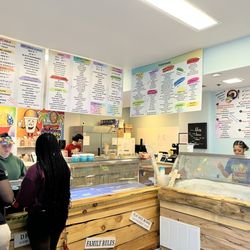Snooks Shaved Ice & Soft Serve - Lots of helpful staff in a clean setting.