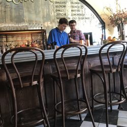 Slim's Pizzeria - Bar area