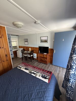 The Yardarm Motel by null