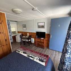 Yardarm Motel - Full size room