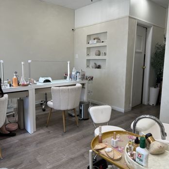 Amie Nails Studio - Nail Salons Near Me - Westminster, California