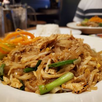 iThaiz Restaurant - Chicken Pad Thai (Spice Level: American Hot) - Thai Near Me - Richmond, Virginia iThaiz Restaurant - Chicken Pad Thai (Spice Level: American Hot) - Thai Near Me - Richmond, Virginia