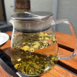 Mum Oolong: oolong green tea w/ chrysanthemum