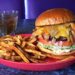 Hamburger Mary's - Long Beach - Gourmet burgers