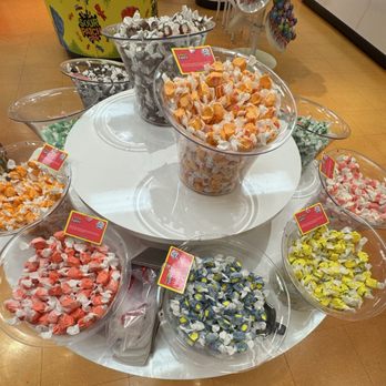 IT'SUGAR - Candy Stores Near Me - Mashantucket, Connecticut IT'SUGAR - Candy Stores Near Me - Mashantucket, Connecticut