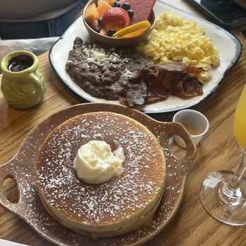 Buenos Dias - Abuelita's breakfast - Salvadoran Near Me - Houston, Texas