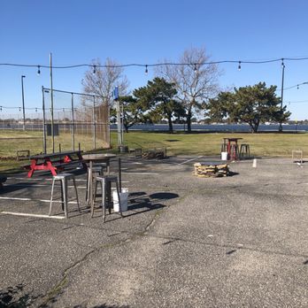 Oozlefinch Beers & Blending - Breweries Near Me - Fort Monroe, Virginia