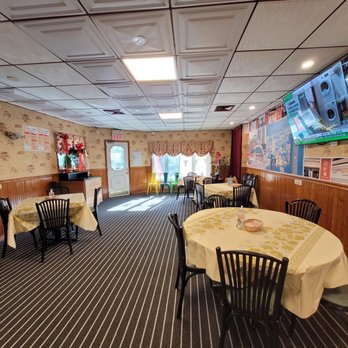 Marathon Cafe - Indoor seating - Chicken Wings Near Me - Little Neck, New York