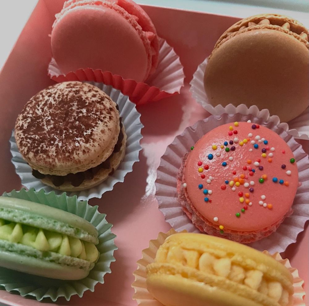 Maggie's Macarons Logo