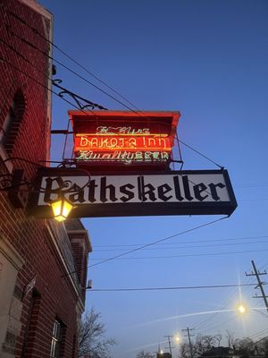 Dakota Inn by null