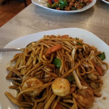 Moon Palace Express - Shrimp lo mein - Shanghainese Near Me - Chicago, Illinois Moon Palace Express - Shrimp lo mein - Shanghainese Near Me - Chicago, Illinois