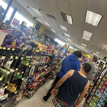 Dollar General - Long line for check out - Discount Store Near Me - Indianapolis, Indiana Dollar General - Long line for check out - Discount Store Near Me - Indianapolis, Indiana