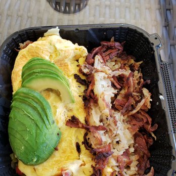 Broken Yolk Cafe - My hashbrowns were burned and super greasy, pretty disgusting. The Mom omelet was missing ingredients. - American Near Me - Glendora, California