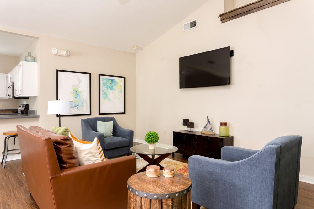 ASHLEY OAKS APARTMENTS Updated August 2024 24 Photos 407 Guilford College Rd, Greensboro