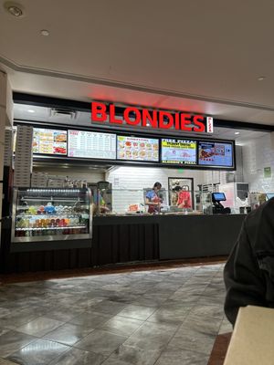 Blondie’s Pizza by null