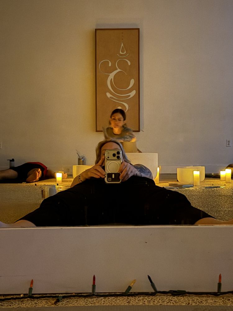 Kom Hot Yoga Logo