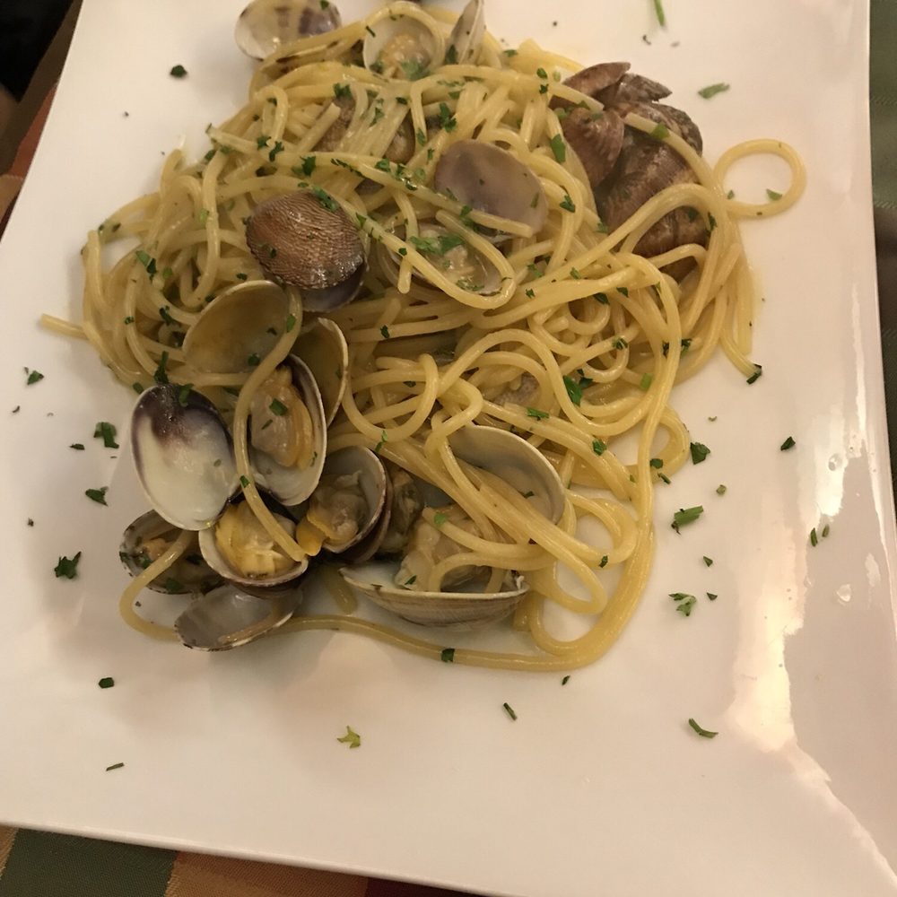 La Cornucopia - Linguini and clams - Seafood Near Me - Rome, RM