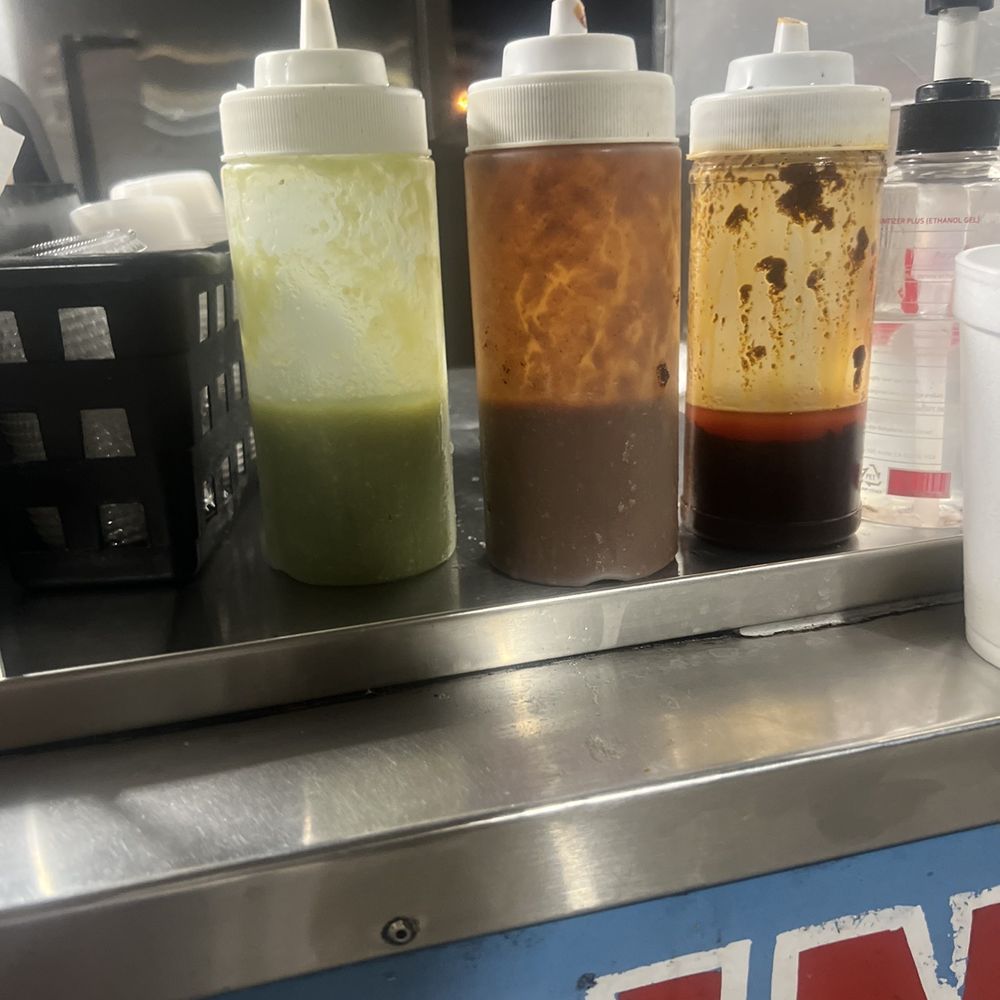 Tacos El Campesino - Salsa de Arbol en aseite - Food Trucks Near Me - Santa Ana, California Tacos El Campesino - Salsa de Arbol en aseite - Food Trucks Near Me - Santa Ana, California