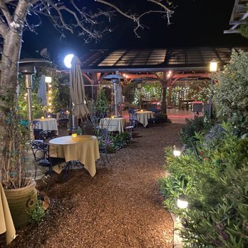 Robins Restaurant - Outdoor seating with heaters. - New American Near Me - Cambria, California