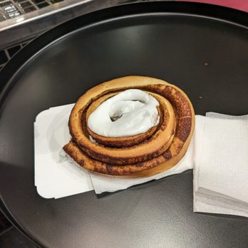 Sankt Peders Bageri - Cinnamon bun with frosting (only on Wednesdays) - Bakeries Near Me - Copenhagen, 84