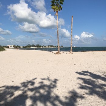 Sombrero Beach - Beautiful day - Swimming Pools Near Me - Marathon, Florida Sombrero Beach - Beautiful day - Swimming Pools Near Me - Marathon, Florida