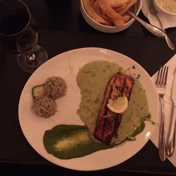 Poco Mucho - Salmon with fries & salad