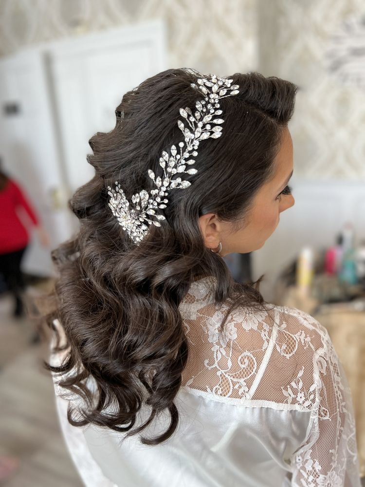 Charliee Does My Hair Logo
