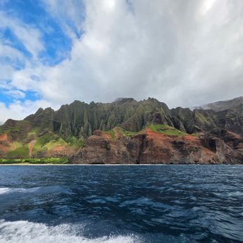 Makana Charters and Tours - Boating Near Me - Waimea, Hawaii