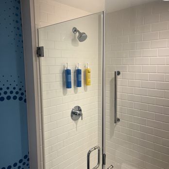 Tru by Hilton Pigeon Forge - Shower - Hotels Near Me - Pigeon Forge, Tennessee Tru by Hilton Pigeon Forge - Shower - Hotels Near Me - Pigeon Forge, Tennessee