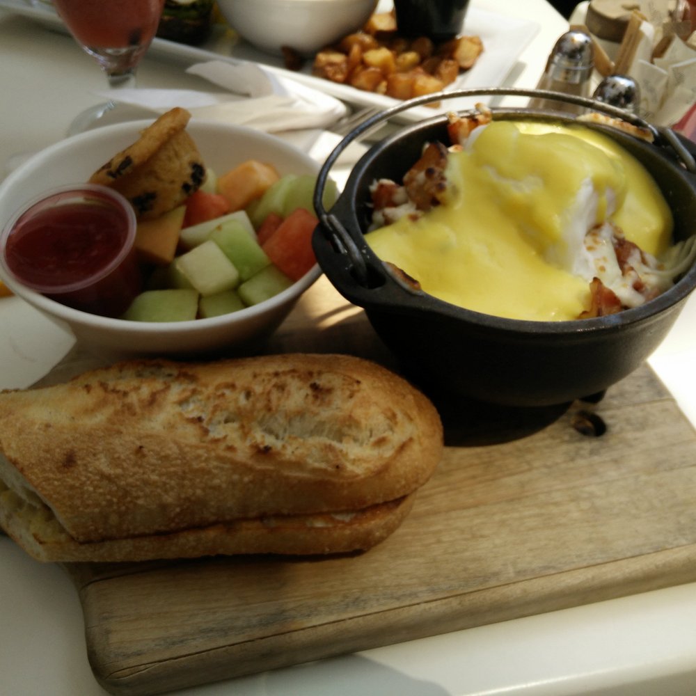 Saloon Bistro Bar - Chaudron cochon - Bars Near Me - Montreal, Quebec