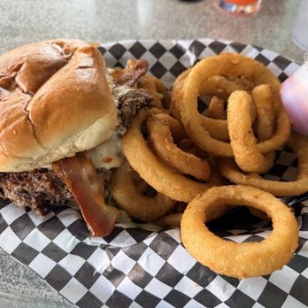 Lelo's Island Bar - Pablano Aioli burger - Tiki Bars Near Me - Port Aransas, Texas Lelo's Island Bar - Pablano Aioli burger - Tiki Bars Near Me - Port Aransas, Texas