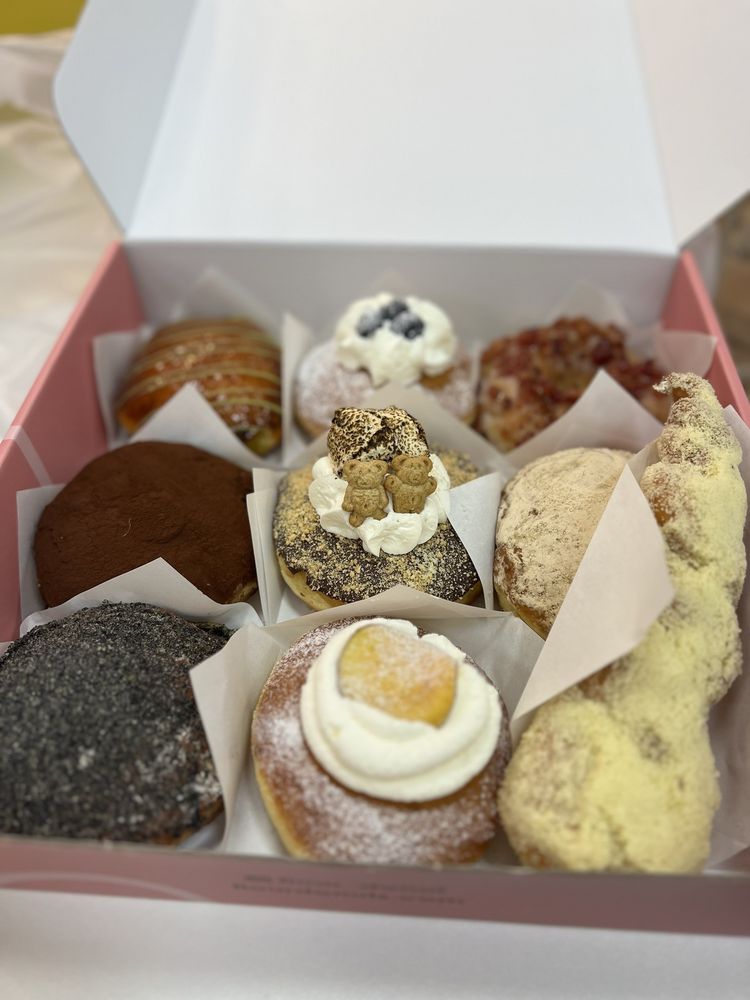 Flour Fresh Cream Donut Flour Fresh Cream Donut