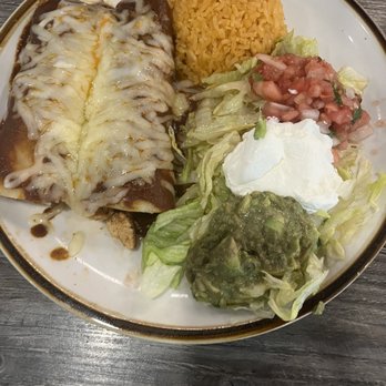 Dahlia Daytona Beach - Chicken enchiladas with guacamole lettuces and rice - Mexican Near Me - Daytona Beach, Florida Dahlia Daytona Beach - Chicken enchiladas with guacamole lettuces and rice - Mexican Near Me - Daytona Beach, Florida
