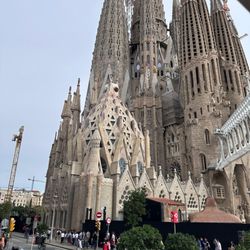 Luxury Tour Escapes - "Sagrada Familia"