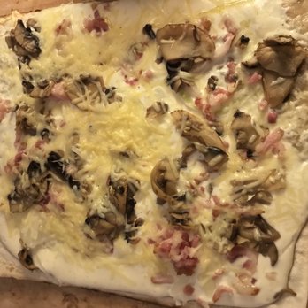 Caveau Gurtlerhoft - Flammekueche with mushrooms - Alsatian Near Me - Strasbourg, 67