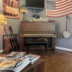 The Moose Music Row - Inside